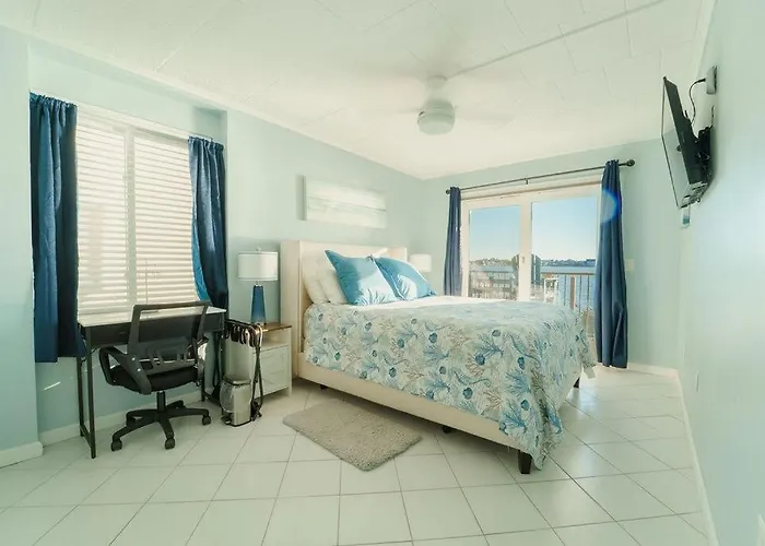 Bayfront Bliss Your Waterfront Getaway Apartment