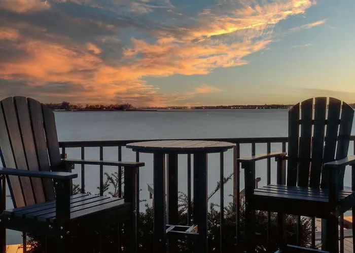 Bayfront Bliss Your Waterfront Getaway *