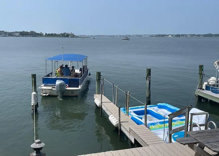 Bayfront Bliss Your Waterfront Getaway Apartment
