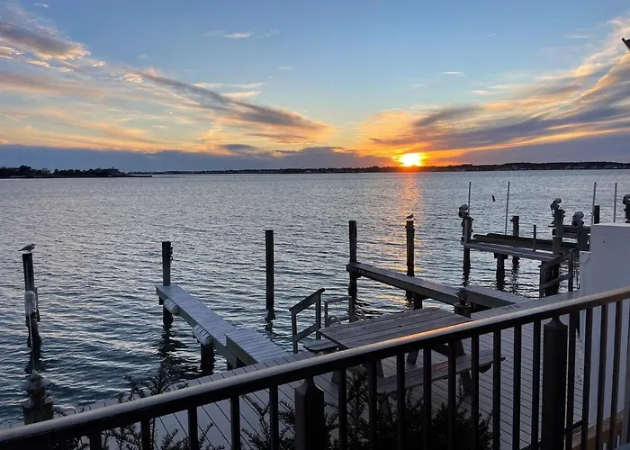 Bayfront Bliss Your Waterfront Getaway Apartment *