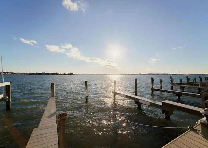 Bayfront Bliss Your Waterfront Getaway Apartment *