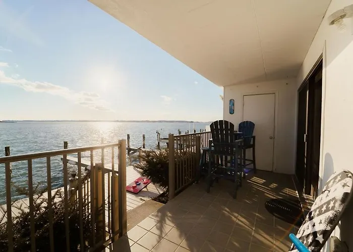 Bayfront Bliss Your Waterfront Getaway Apartment *